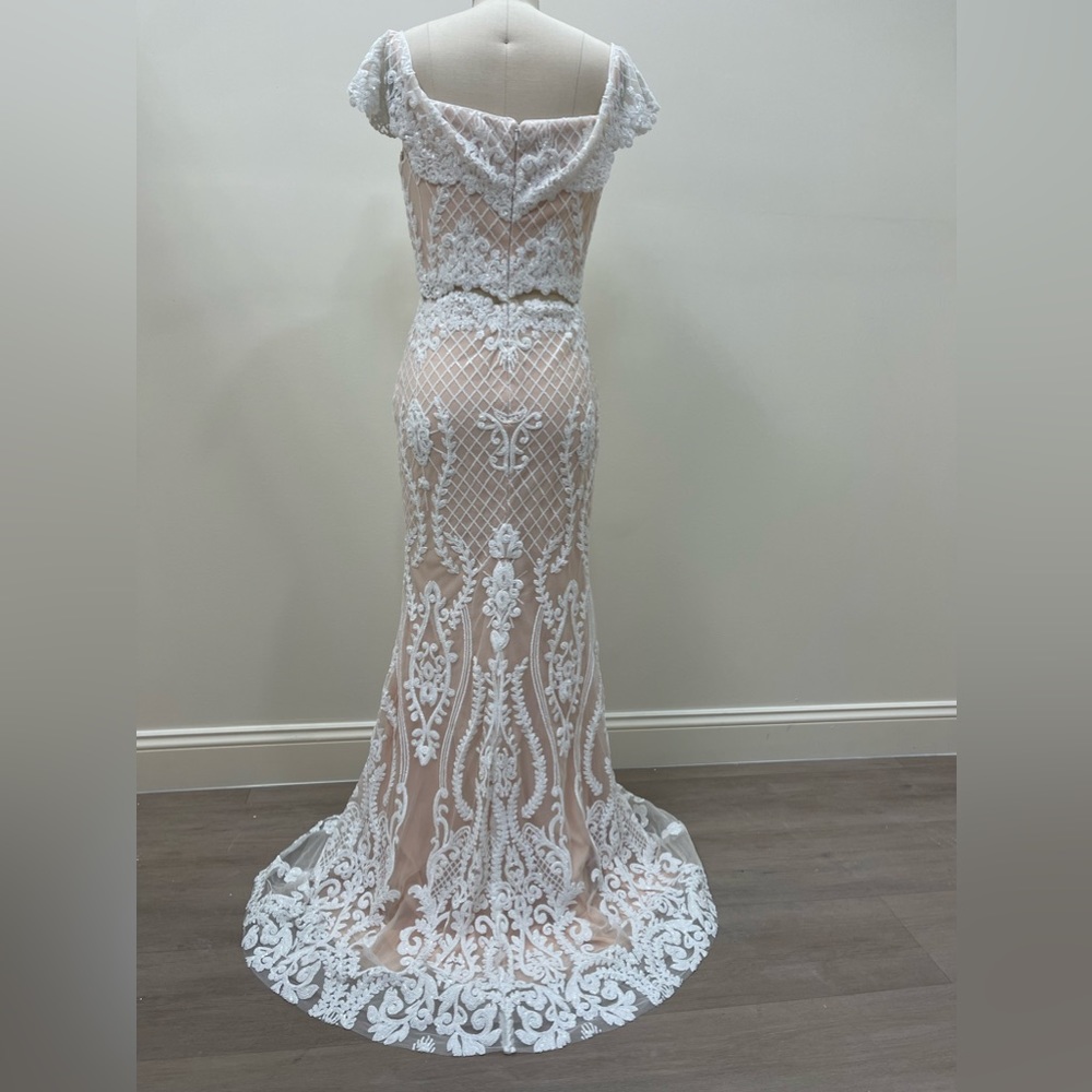 WHITE DRESS - Picture 4 of 6